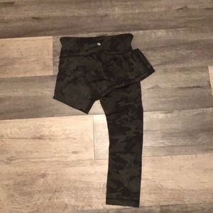 Green camo Lululemon‘s